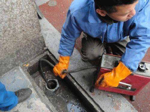 七叉镇疏通下水道