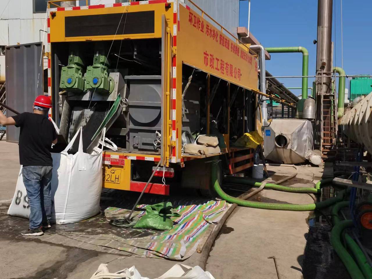 七叉镇淤泥压干处理